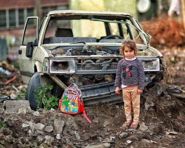 Pată pe obrazul omenirii, mii de copii morţi sau mutilaţi